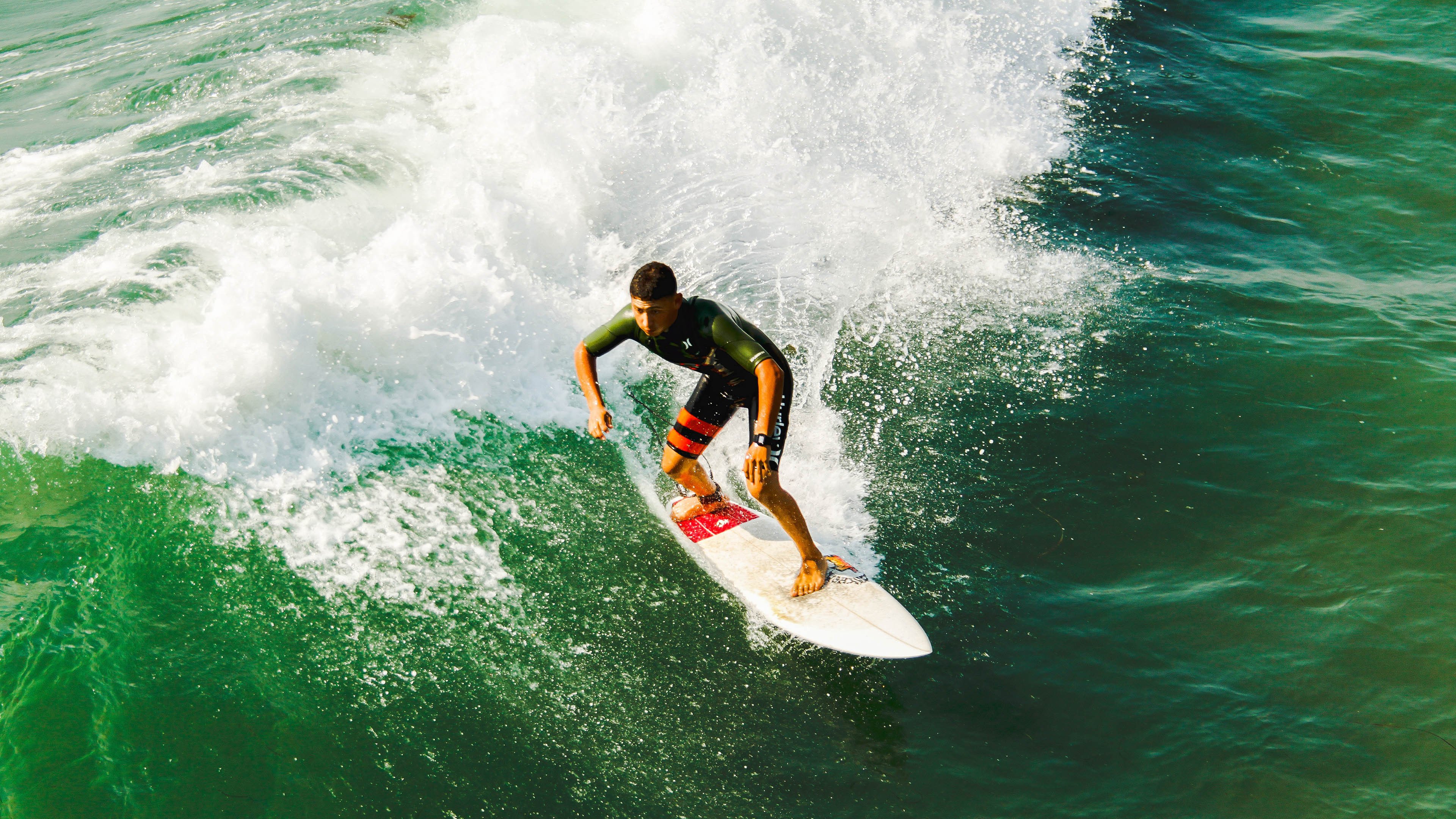 接力战术灵活多变，团队配合紧密，参与团队接力