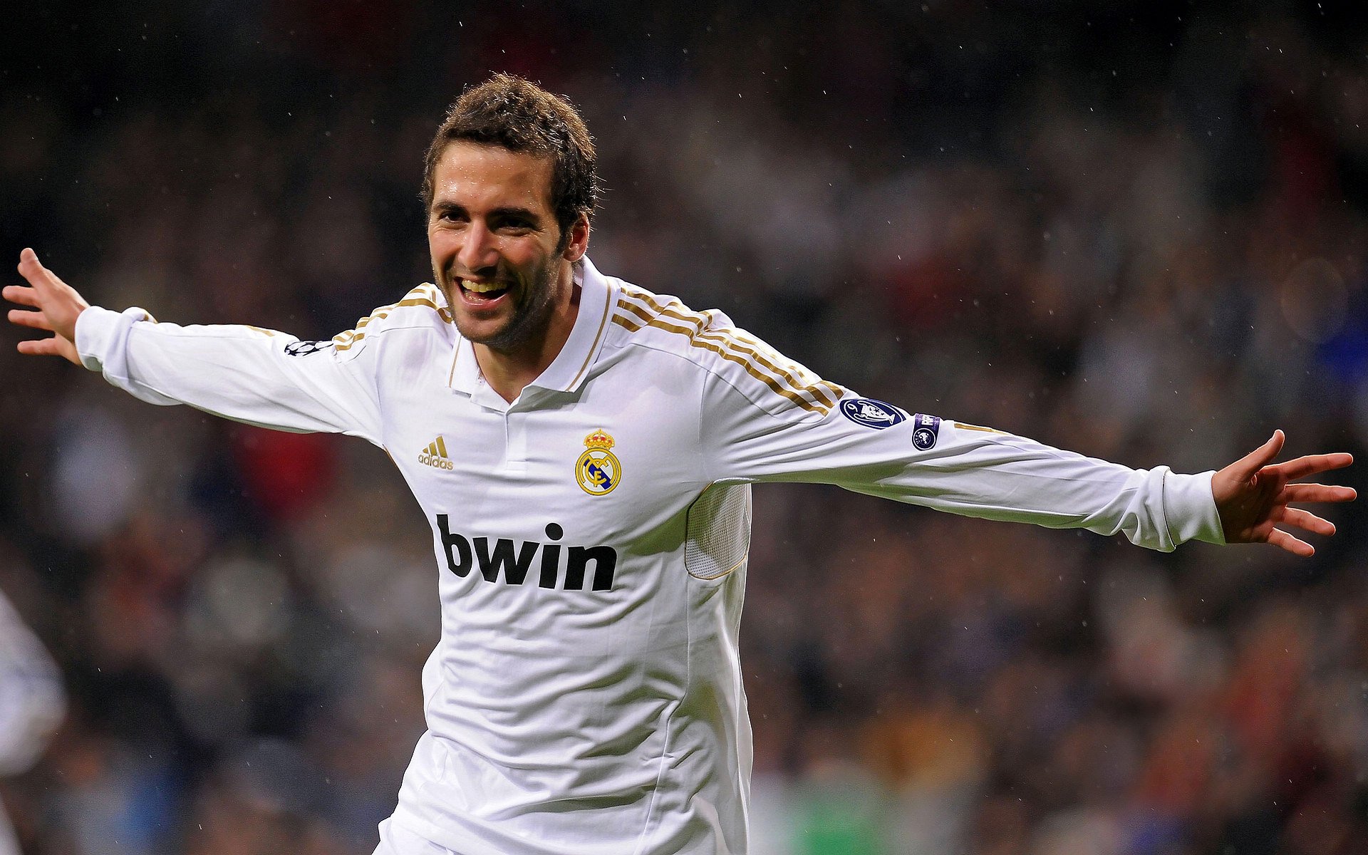 体育新闻中心立体报道赛事多维度精彩,体育新闻报道格式及范文